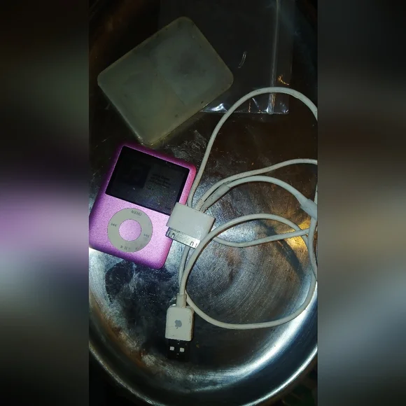 GEN 3 Ipod Player PINK - Picture 2 of 4